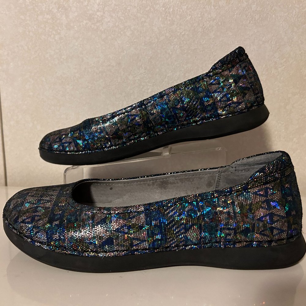 ALEGRIA Pet 321 Sz 7 Petal Rave on the Nile Blue Metallic Print Flats Shoes
